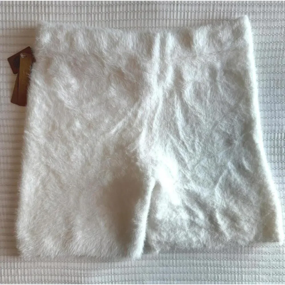 NWT SKIMS Feathery Intimates Hot Short Marble White Size M